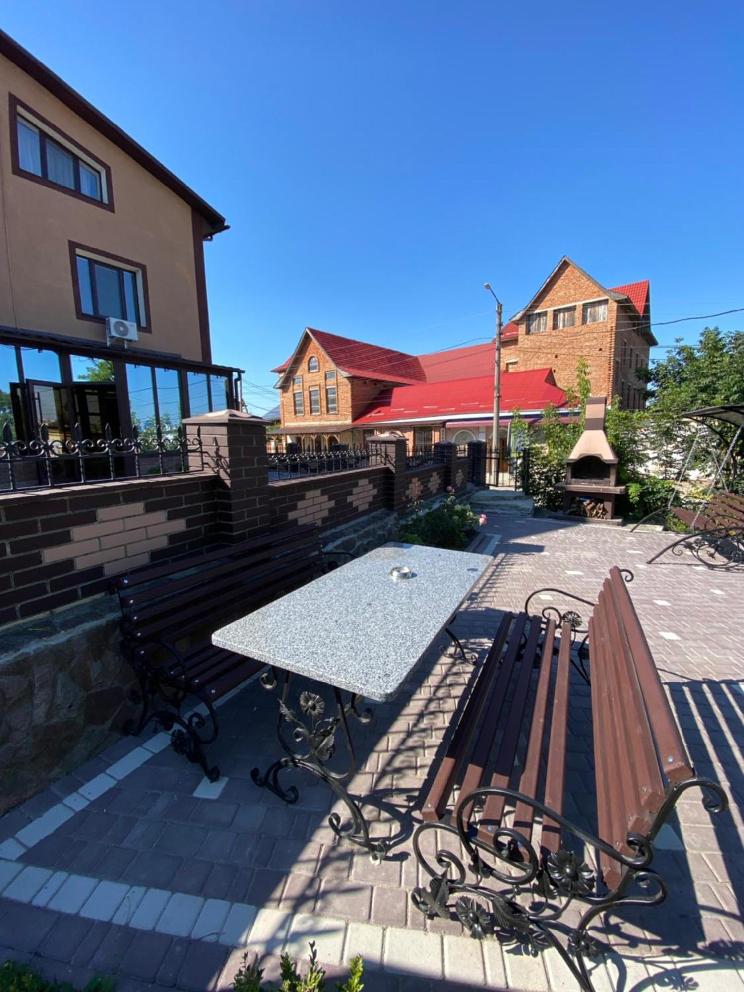 Family Люкс Lejlighedshotel Kamjanets-Podilskyi Eksteriør billede